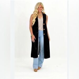 Chunky Brown Knit Vest with Textured Pattern‎